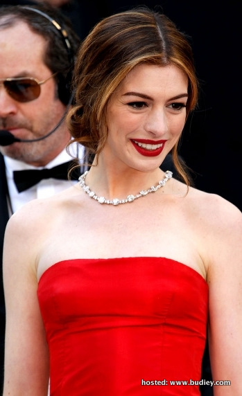 Anne Hathaway Oscar 2011