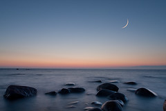 Moon, dusk & seascape 9344