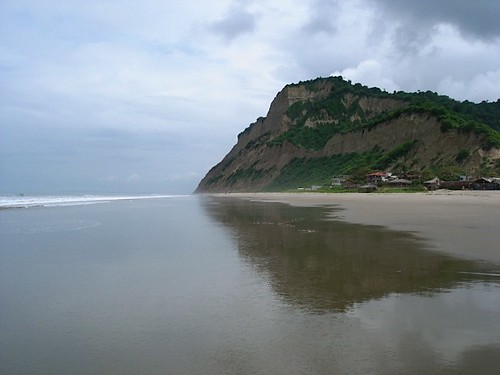 san-clemente-ecuador-beach