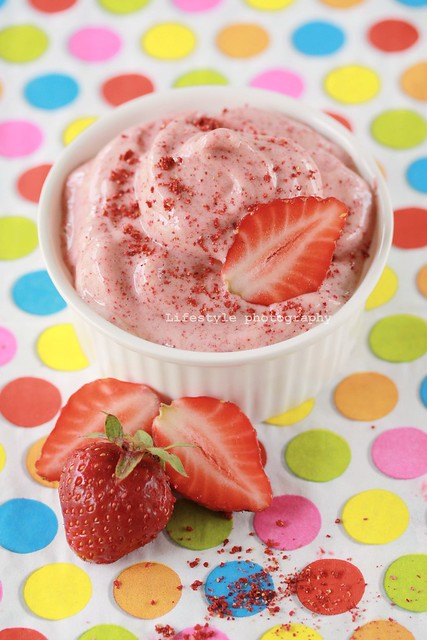 Raw strawberry-banana ice cream