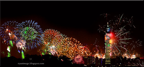 Taipei 101 Fireworks + 大佳, 2011