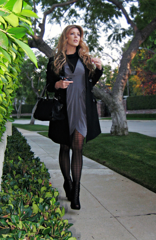 walking in beverly hills residential homes+what I wore+outfit+fashion+gray dress+black coat+strawberry blonde hair