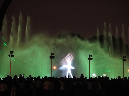 Fountain Light Show in Parque de La Reserva