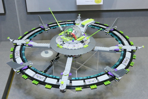 LEGO Toy Fair 2011 - Alien Conquest - 7065 Alien Mothership - 2