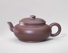清雍正-宜兴窑紫砂端把茶壶