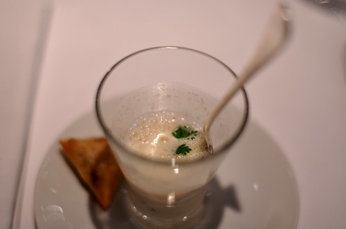 Restaurant Le Jardin des Sens: Suppe af jordskok og vanille med indbagt due