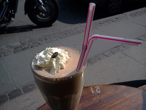 Milkshake med banan, kaffe og chokolade