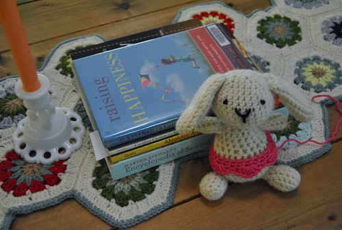 yarn along :: girly bunny