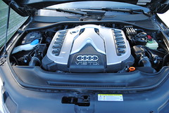 Audi Q7 V12 