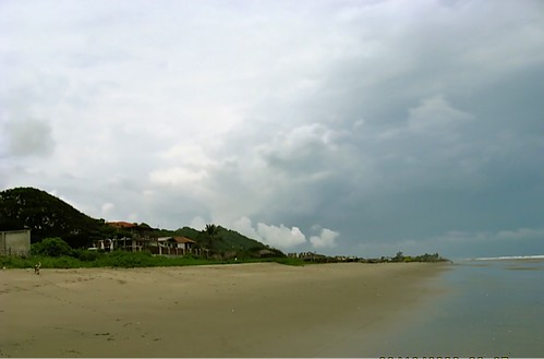 san-clemente-ecuador-beach
