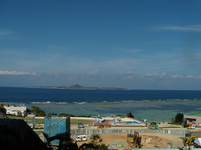 外が新しい施設を作るので工事中でしたが、とてもきれいな景色。｜沖縄美ら海水族館