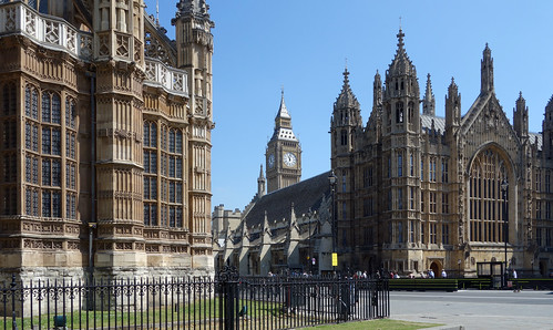 Henry VII Lady Chapel (left), Elizabeth Tower (center) and Westminster Hall (right)