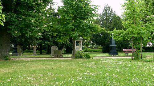 Park der evangelischen Kirche in Selzen