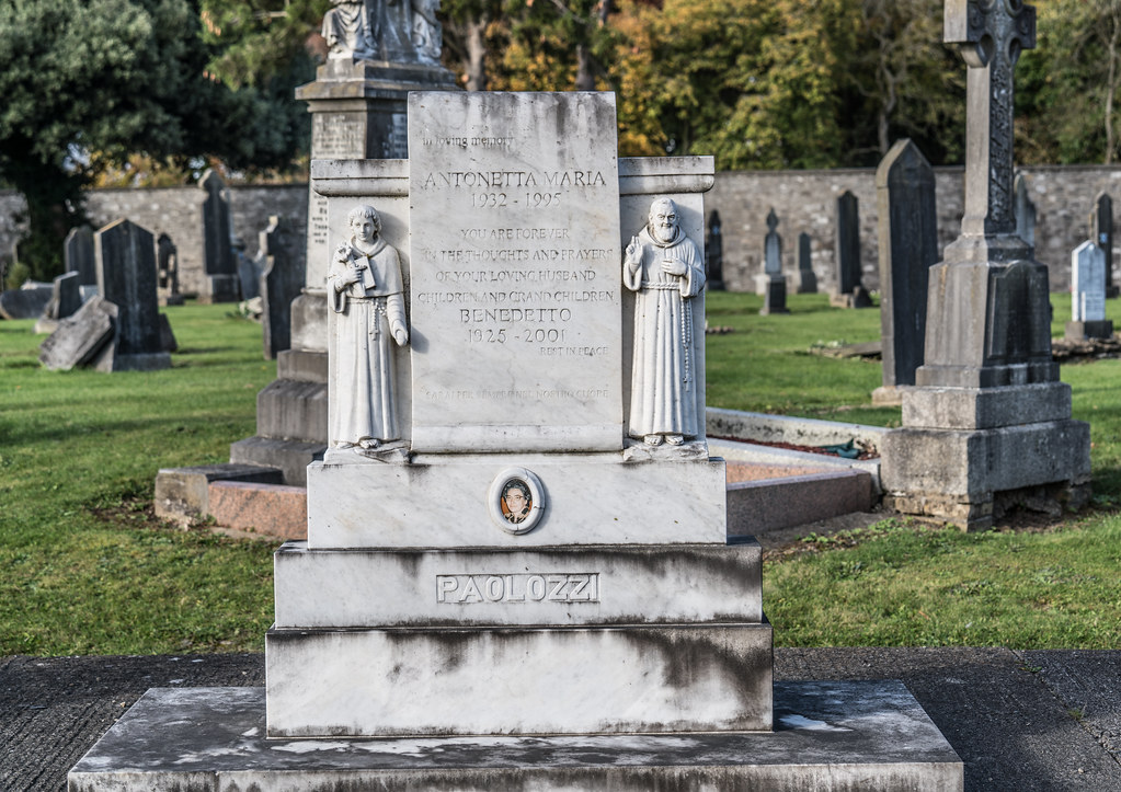 A QUICK VISIT TO GLASNEVIN CEMETERY[SONY F2.8 70-200 GM LENS]-122099
