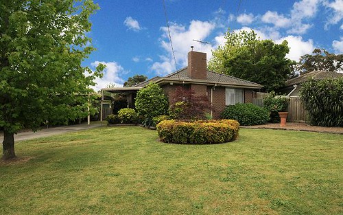 24 Laura Rd, Knoxfield VIC 3180