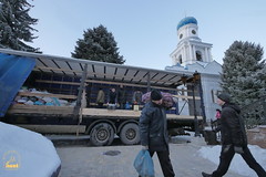 06. Unloading of Humanitarian Aid from Vinnitsa / Разгрузка гум. помощи из Винницы 30.11.2016