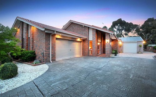 8 Irving Cl, Greenvale VIC 3059