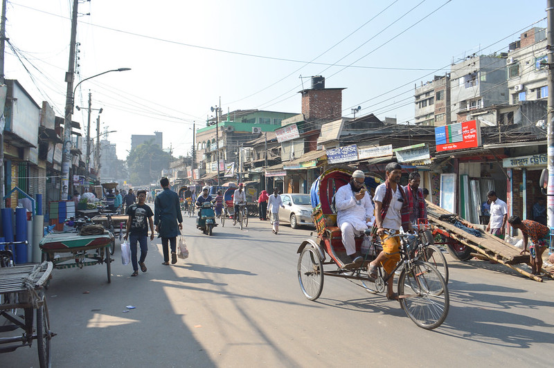Wide avenue in Old Dhaka<br/>© <a href="https://flickr.com/people/10345599@N03" target="_blank" rel="nofollow">10345599@N03</a> (<a href="https://flickr.com/photo.gne?id=31276460481" target="_blank" rel="nofollow">Flickr</a>)