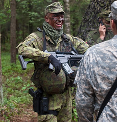 Anglų lietuvių žodynas. Žodis common soldier reiškia bendras kareivis lietuviškai.