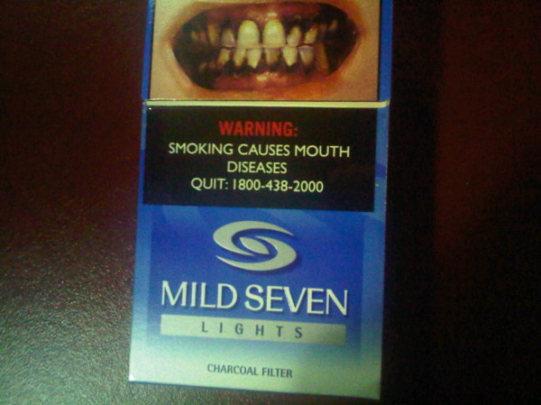 このパッケージでまだタバコを吸うって、勇...
