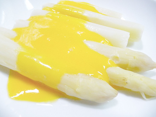 White asparagus with hollandaise sauce by Kakei.R, on Flickr