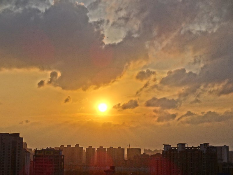 Sunrise in Shanghai<br/>© <a href="https://flickr.com/people/78797573@N00" target="_blank" rel="nofollow">78797573@N00</a> (<a href="https://flickr.com/photo.gne?id=11464528233" target="_blank" rel="nofollow">Flickr</a>)