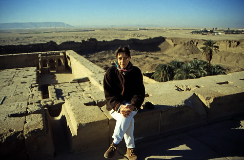 Ägypten 1999 (531) Tempel von Dendera • <a style="font-size:0.8em;" href="http://www.flickr.com/photos/69570948@N04/31302913851/" target="_blank">Auf Flickr ansehen</a>
