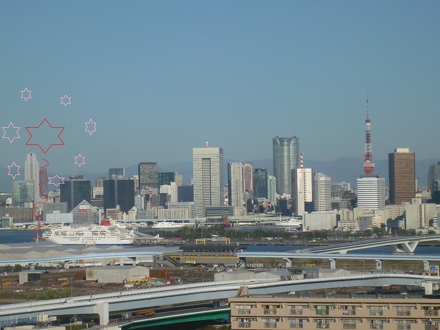 東京湾花火は晴海埠頭の左側で、NECのロ...