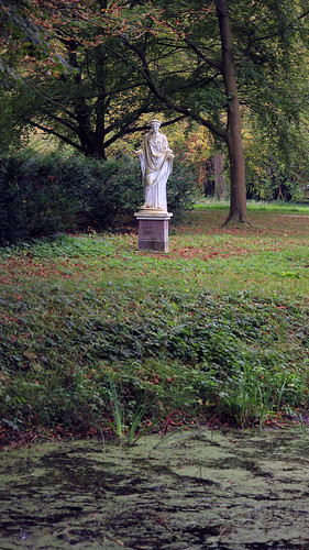 Schlossgarten Eutin (83) Florastatue • <a style="font-size:0.8em;" href="http://www.flickr.com/photos/69570948@N04/30104725500/" target="_blank">Auf Flickr ansehen</a>