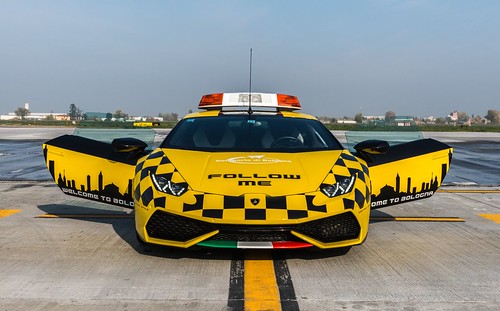 Lamborghini Huracan в аэропорту Болоньи