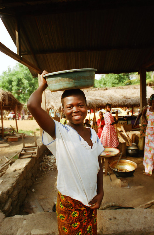 Togo West Africa Village Market Togolese lady Vendor close to Palimé formerly known as Kpalimé a city in Plateaux Region Togo near the Ghanaian border 24 April 1999 095<br/>© <a href="https://flickr.com/people/41087279@N00" target="_blank" rel="nofollow">41087279@N00</a> (<a href="https://flickr.com/photo.gne?id=13923014936" target="_blank" rel="nofollow">Flickr</a>)