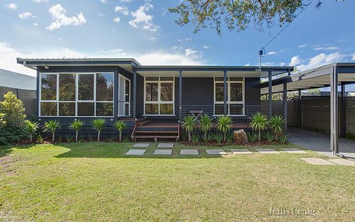 5 Charles St, Blairgowrie VIC 3942