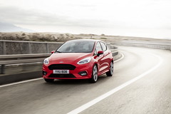 FORD_FIESTA2016_ST-LINE_34_FRONT_DRIVING_13_resize