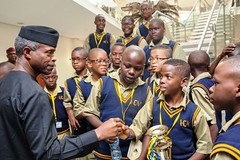 Young ICOBA visits Vice President 6 StateHouse_18th Oct 2016 (fingers snapping with the young)