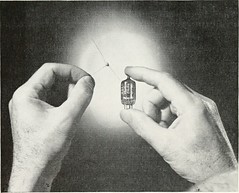 Anglų lietuvių žodynas. Žodis bead transistor reiškia karoliukas tranzistorius lietuviškai.
