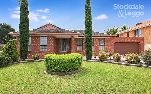 32 Thornhill Dr, Keilor Downs VIC 3038