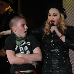 Filho de Madonna, Rocco Ritchie foi preso por posse de maconha em Londres