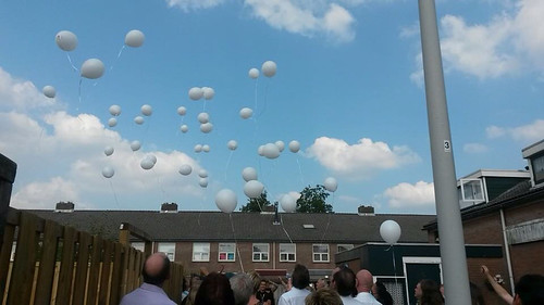 Heliumballonnen oplaten bij uitvaart Spijkenisse