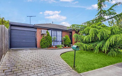 18 Cassinia Cr, Meadow Heights VIC 3048