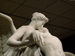 Kiss of Victory sculpture by Gilbert • <a style="font-size:0.8em;" href="http://www.flickr.com/photos/34843984@N07/15354276640/" target="_blank">View on Flickr</a>