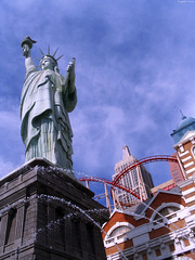 Small Statue of Liberty in Vegas • <a style="font-size:0.8em;" href="http://www.flickr.com/photos/34843984@N07/15360656897/" target="_blank">View on Flickr</a>