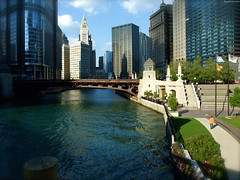 Small Park by Chicago River • <a style="font-size:0.8em;" href="http://www.flickr.com/photos/34843984@N07/15354373130/" target="_blank">View on Flickr</a>