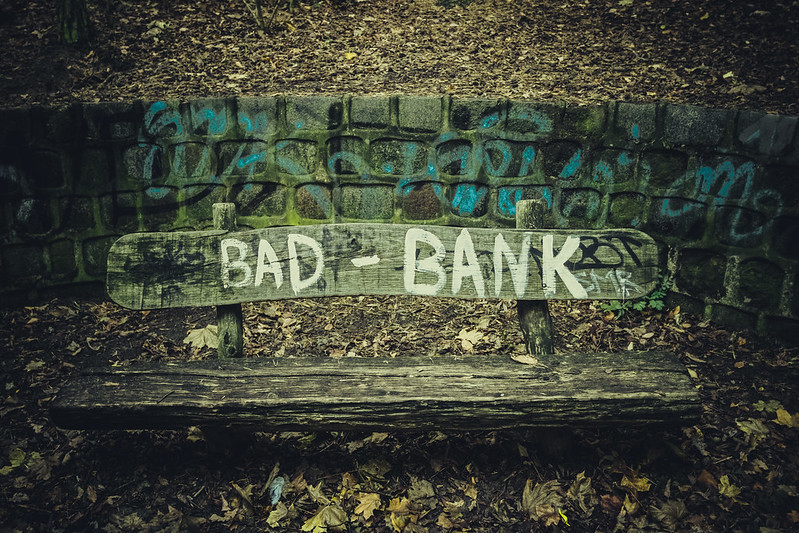Bad - Bank<br/>© <a href="https://flickr.com/people/98861405@N08" target="_blank" rel="nofollow">98861405@N08</a> (<a href="https://flickr.com/photo.gne?id=15304432320" target="_blank" rel="nofollow">Flickr</a>)