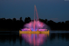 Prismatic Electric Fountain in red and fuchsia • <a style="font-size:0.8em;" href="http://www.flickr.com/photos/34843984@N07/15358803418/" target="_blank">View on Flickr</a>