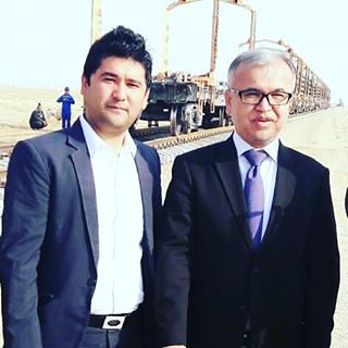 با محترم انجنیر محمود بلیغ وزیر فواید عامه افغانستان در ساحه خط ریل بندر آقینه.