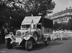 war-19391945-liberation-of-paris-van-and-nurses-of-the-red-c • <a style="font-size:0.8em;" href="http://www.flickr.com/photos/62692398@N08/30660900823/" target="_blank">View on Flickr</a>