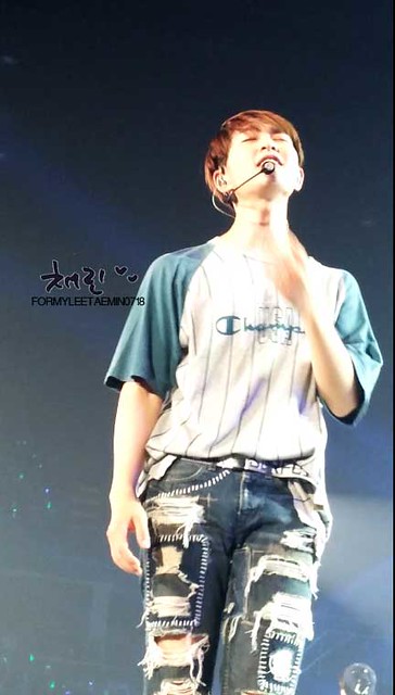 150927 Onew @ 'SHINee World Concert IV in Bangkok' 21635228980_7f467ac75a_z