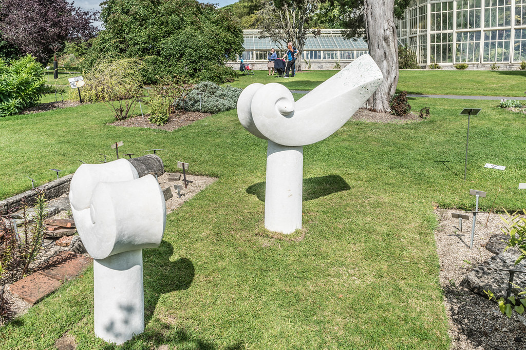CLASSICAL GROWTH BY KEN DREW [SCULPTURE IN CONTEXT 2015] REF--107745