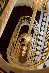 La-Reserve-Paris-Hotel-escalier-2