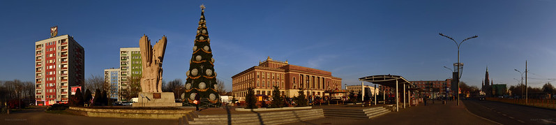 Dąbrowa Górnicza - Palace of Culture panorama<br/>© <a href="https://flickr.com/people/68519772@N00" target="_blank" rel="nofollow">68519772@N00</a> (<a href="https://flickr.com/photo.gne?id=23888857426" target="_blank" rel="nofollow">Flickr</a>)